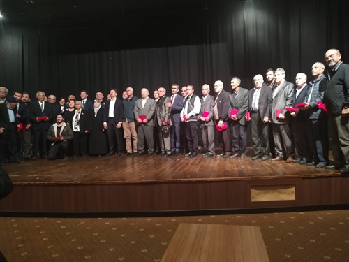 Kaymakam İlker ARIKAN' dan Kıbrıs Gazilerimize plaket